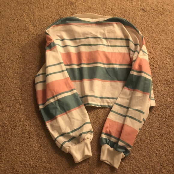 3/$20 • CROPPED 80’S STYLE TOP - Picture 6 of 6